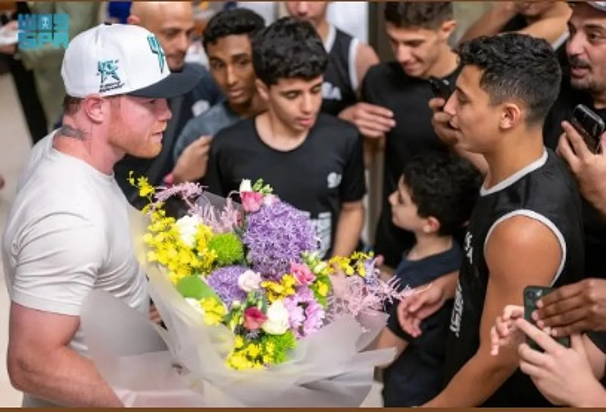 البطلان كانيلو وكروفورد يشاركان غدًا في مؤتمر صحفي بالرياض تحضيرًا لــ”مباراة القرن”