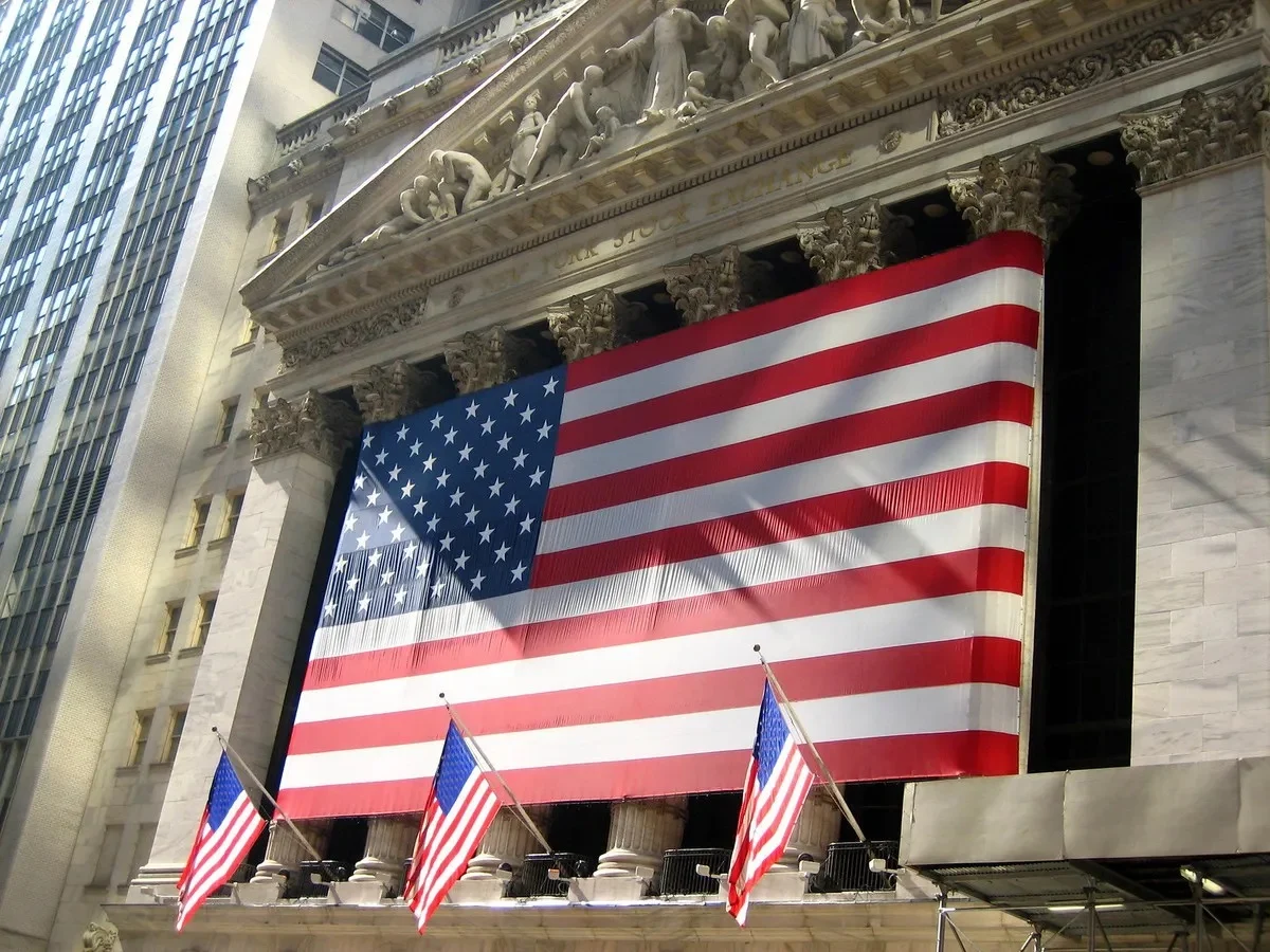 البنك الاحتياطي الفيدرالي يراجع توقعاته لنمو الاقتصاد الأمريكي من 1.7% إلى 1.4% بحلول نهاية 2025 البنك الاحتياطي الفيدرالي يراجع توقعاته لنمو الاقتصاد الأمريكي من 1.7% إلى 1.4% بحلول نهاية 2025
