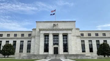 البنك الفيدرالي الأمريكي يثبت أسعار الفائدة للمرة الرابعة على التوالي بين 4.25% و4.5%