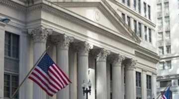 البنك الفيدرالي الأمريكي يقوم بتقييم شامل للرقابة على المصارف: “القوانين غالبًا ما تكون مجهدة وغير ضرورية”