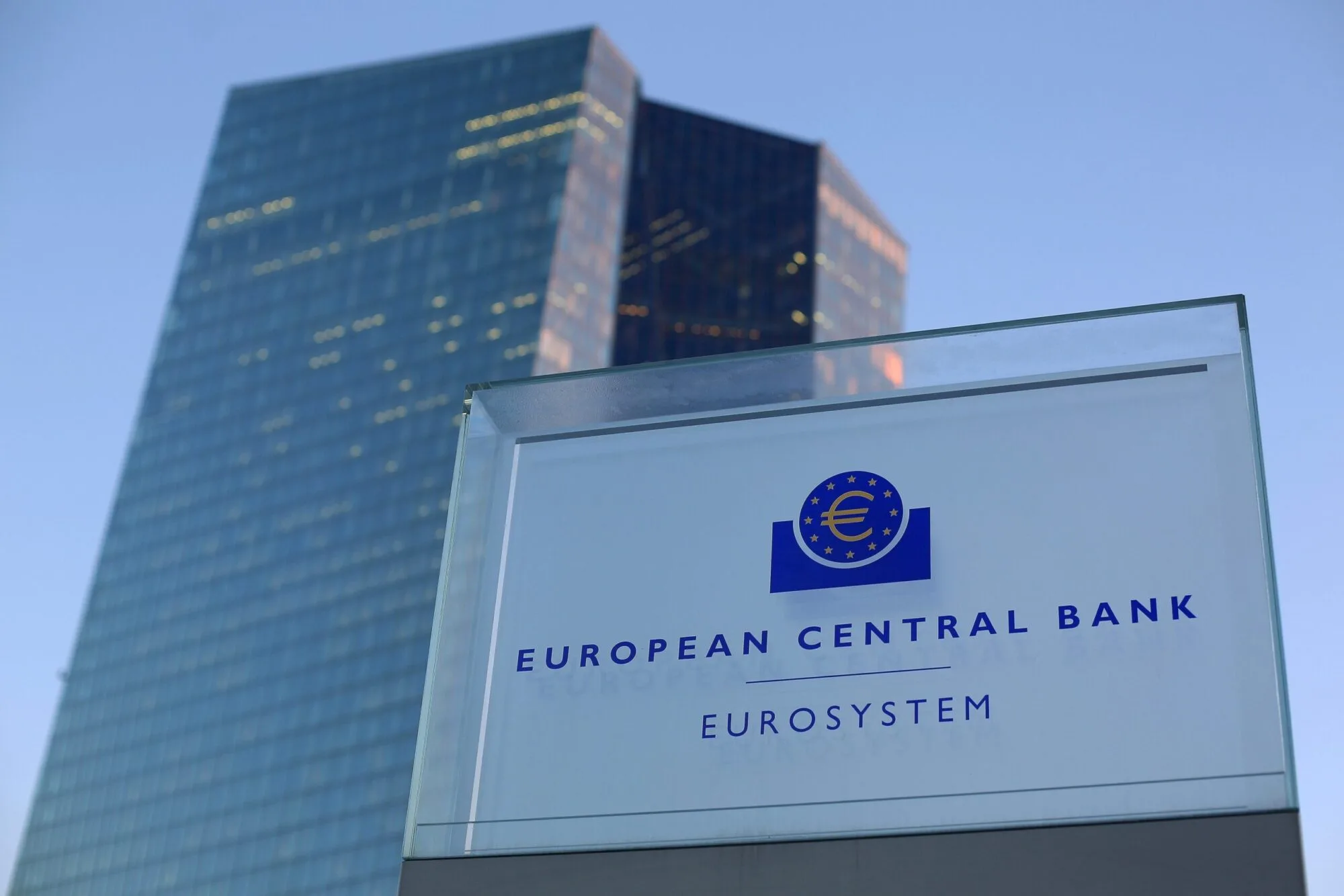 البنك المركزي الأوروبي يخطط لخفض إضافي في أسعار الفائدة خلال النصف الثاني من 2025. البنك المركزي الأوروبي يخطط لخفض إضافي في أسعار الفائدة خلال النصف الثاني من 2025.