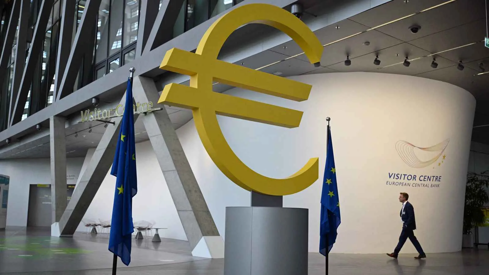 البنك المركزي الأوروبي ينبه من تراجع كبير في التجارة العالمية البنك المركزي الأوروبي ينبه من تراجع كبير في التجارة العالمية