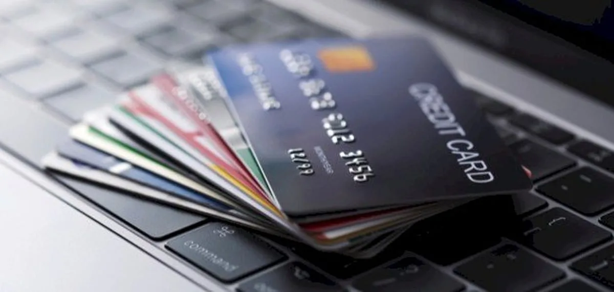 البنك المركزي السعودي يعلن عن تحديثات جديدة لقواعد إصدار واستخدام بطاقات الائتمان. البنك المركزي السعودي يعلن عن تحديثات جديدة لقواعد إصدار واستخدام بطاقات الائتمان.