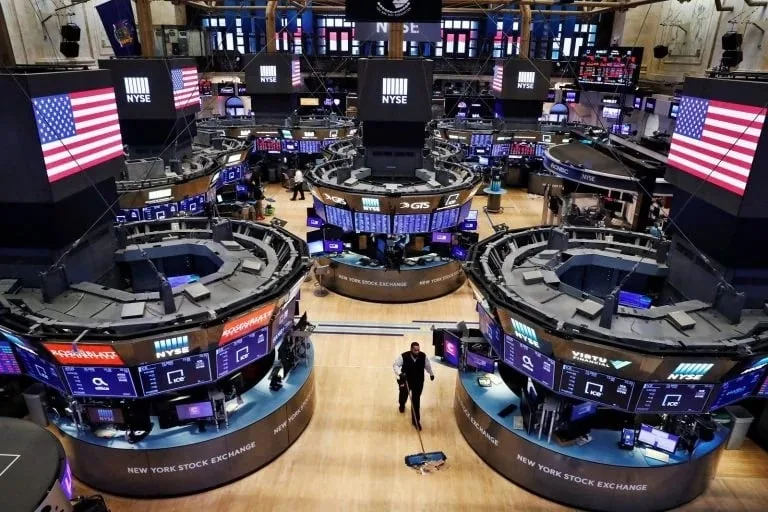 البورصة الأمريكية تبدأ تعاملاتها على ارتفاع تزامناً مع انتظار قرار الفيدرالي البورصة الأمريكية تبدأ تعاملاتها على ارتفاع تزامناً مع انتظار قرار الفيدرالي