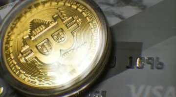 البيتكوين ينخفض تحت 103 آلاف دولار بعد التوترات في الشرق الأوسط