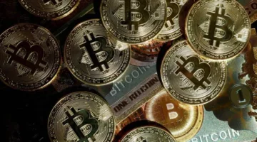 البيتكوين تستعيد جزءًا من قوتها وتصل إلى 106 آلاف دولار