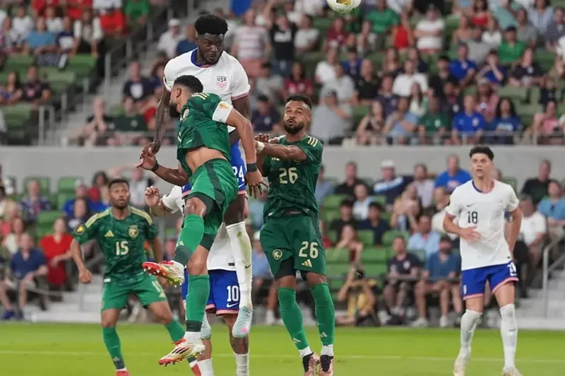 التأهل مؤجل.. السعودية تفشل في التغلب على أمريكا في البطولة الذهبية التأهل مؤجل.. السعودية تفشل في التغلب على أمريكا في البطولة الذهبية