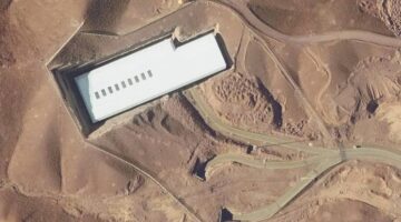 التحديات التي تواجه المعارضة الإيرانية وآفاق الإطاحة بالمرشد الأعلى