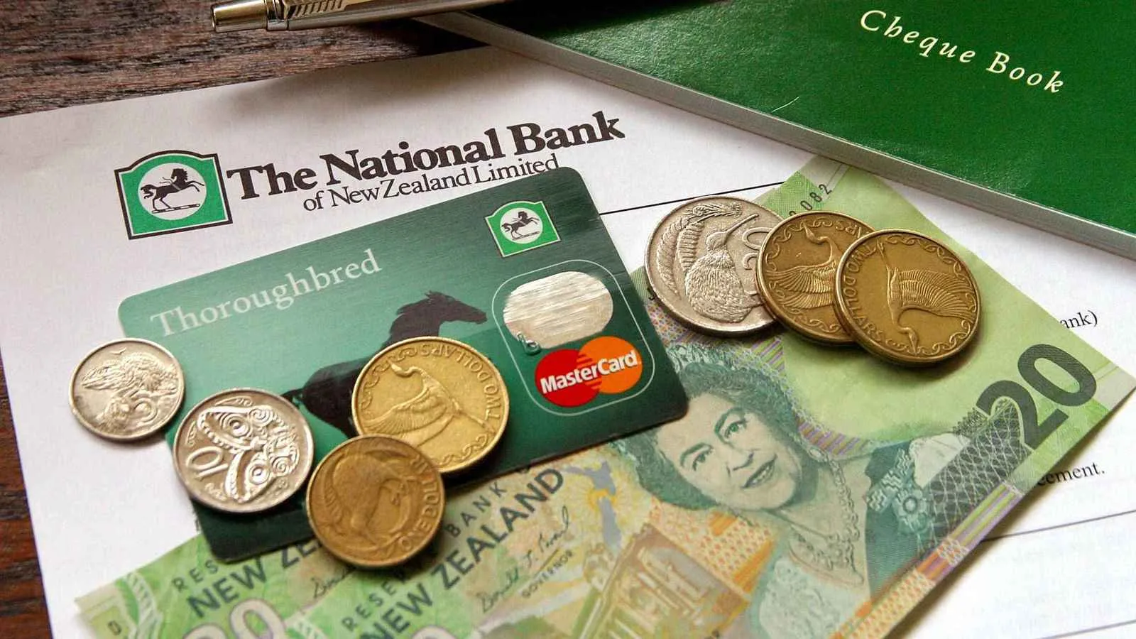 التحليل الفني: زوج NZD/USD يتكون فيه نموذج القمة المزدوجة دون تجاوز خط الاتجاه الهابط التحليل الفني: زوج NZD/USD يتكون فيه نموذج القمة المزدوجة دون تجاوز خط الاتجاه الهابط