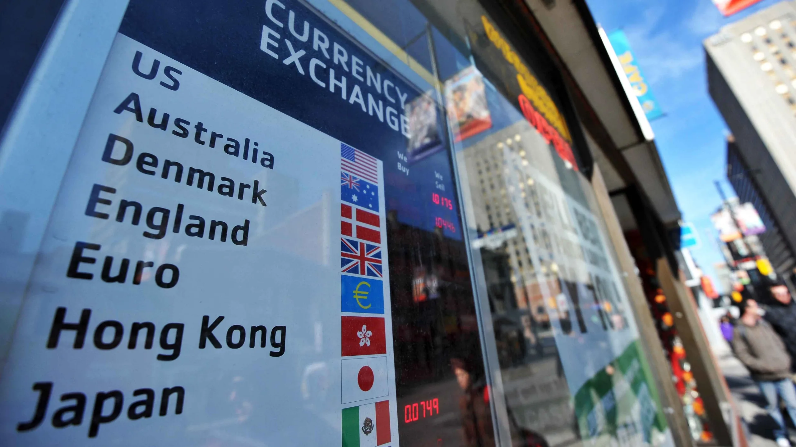 التحليل الفني: نمط الثلاثة غربان السود يؤكد استمرار تراجع زوج USD/CAD