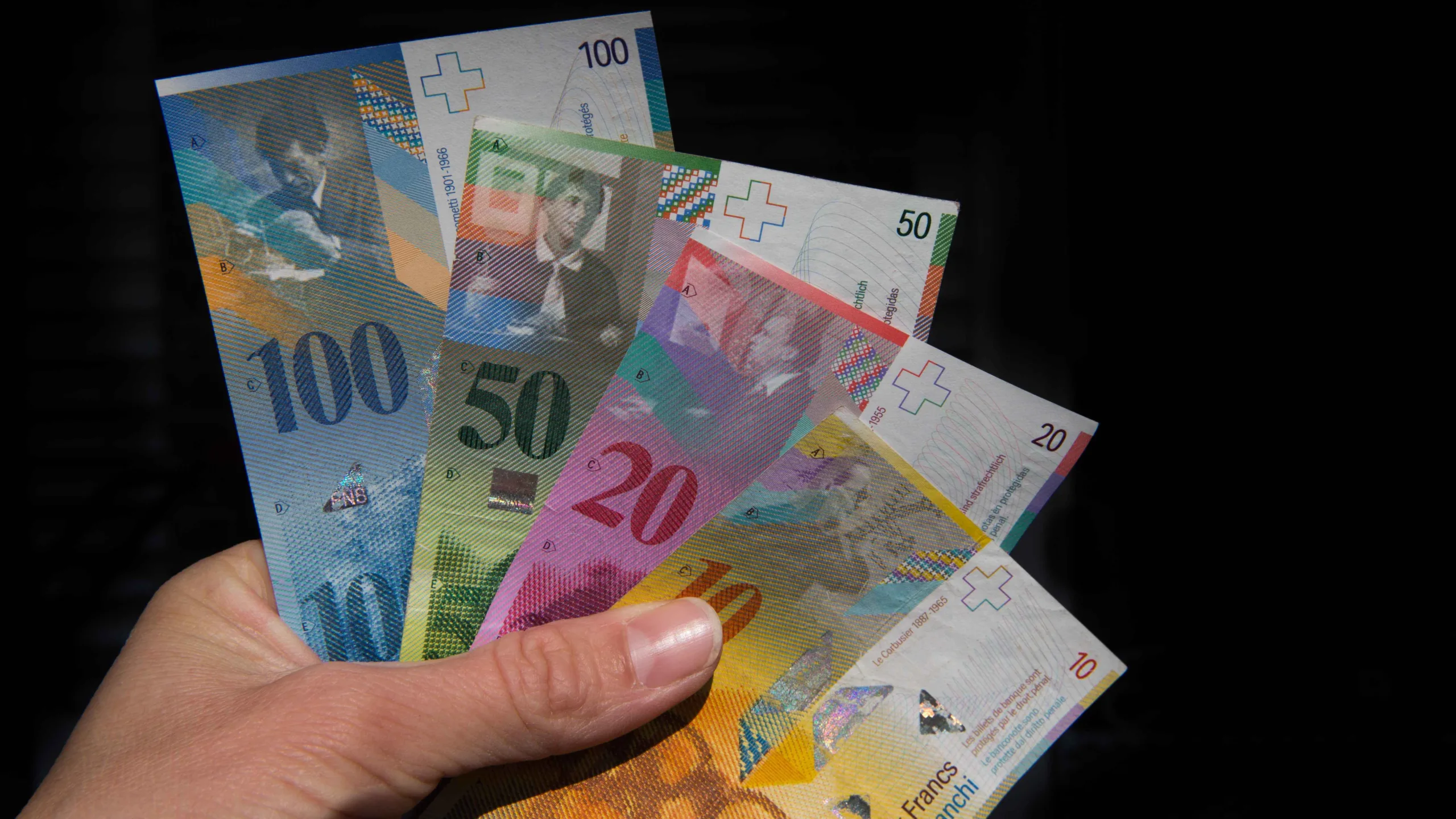 التحليل الفني: نموذج شمعة المطرقة يتشكل على زوج USD/CHF عند منطقة الدعم التحليل الفني: نموذج شمعة المطرقة يتشكل على زوج USD/CHF عند منطقة الدعم