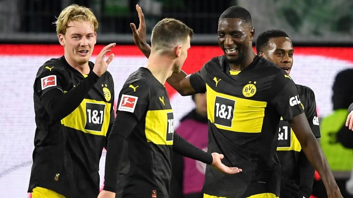 التشكيلة الرسمية لبوروسيا دورتموند في مواجهة أولسان هيونداي الكوري في كأس العالم للأندية.. جيراسي في خط الهجوم التشكيلة الرسمية لبوروسيا دورتموند في مواجهة أولسان هيونداي الكوري في كأس العالم للأندية.. جيراسي في خط الهجوم