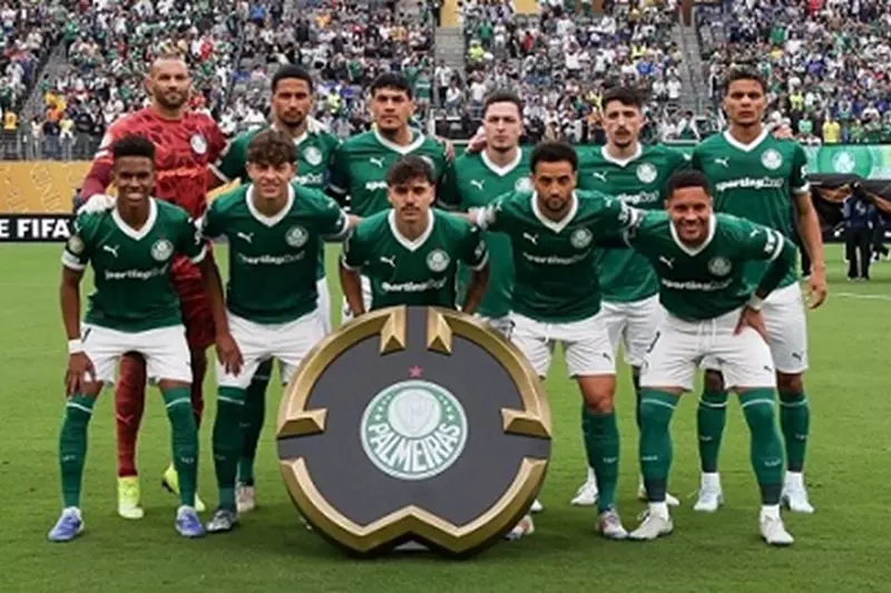 التشكيلة المرتقبة لبالميراس: ثلاثي هجومي في مواجهة الأهلي بكأس العالم للأندية التشكيلة المرتقبة لبالميراس: ثلاثي هجومي في مواجهة الأهلي بكأس العالم للأندية