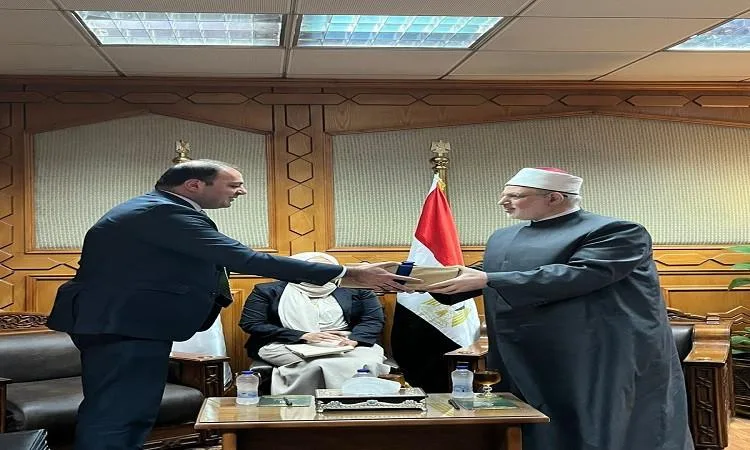 التعاون بين السفارة الأمريكية والأزهر في تطوير مناهج اللغة الإنجليزية الجديدة التعاون بين السفارة الأمريكية والأزهر في تطوير مناهج اللغة الإنجليزية الجديدة