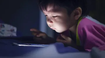 التوسع العشوائي لوسائل التواصل الاجتماعي يشكل خطرًا على الأطفال