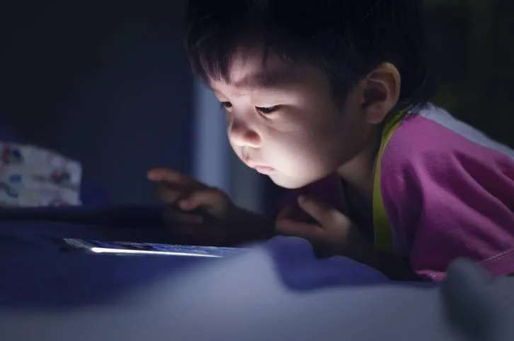 التوسع العشوائي لوسائل التواصل الاجتماعي يشكل خطرًا على الأطفال