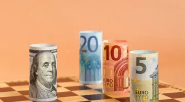 الجنيه الإسترليني ينخفض قبل مراجعة متوقعة للإنفاق العام في المملكة المتحدة.