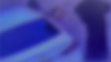 الجهات الأمنية تبدأ التحقيق في فيديو يوثق سرقة حقيبة امرأة في الرياض.