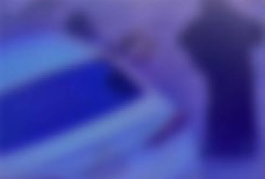 الجهات الأمنية تبدأ التحقيق في فيديو يوثق سرقة حقيبة امرأة في الرياض. الجهات الأمنية تبدأ التحقيق في فيديو يوثق سرقة حقيبة امرأة في الرياض.