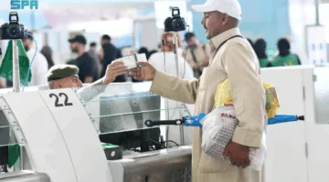 الجوازات تستكمل مغادرة أولى رحلات الحجاج من مطار المدينة المنورة