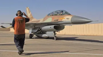 الجيش الإسرائيلي: قمنا بشن هجمات على عشرات الأهداف العسكرية باستخدام 50 طائرة حربية.