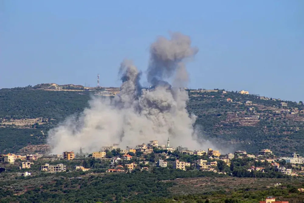 الجيش الإسرائيلي يستمر في قصف منطقة جنوب لبنان الجيش الإسرائيلي يستمر في قصف منطقة جنوب لبنان