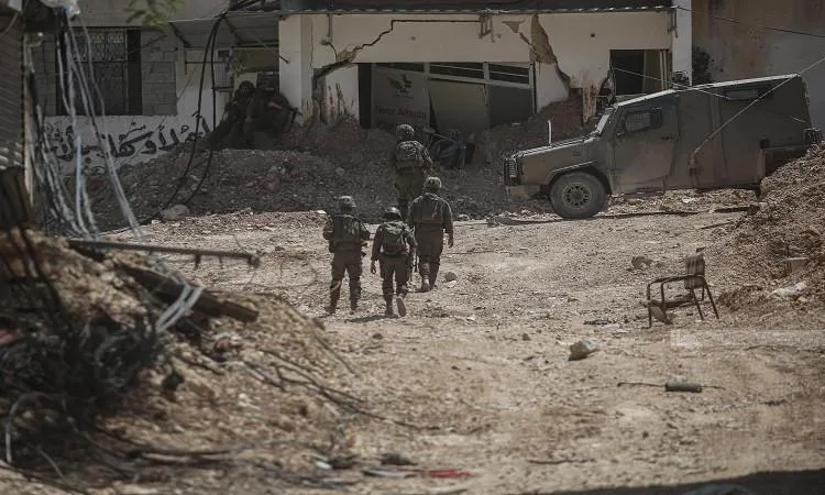 الجيش الإسرائيلي يطلق تحذيراً لإخلاء مناطق في مدينة غزة الجيش الإسرائيلي يطلق تحذيراً لإخلاء مناطق في مدينة غزة