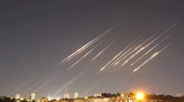 الجيش الإسرائيلي يعلن تنفيذ غارات في طهران ومناطق أخرى بإيران.