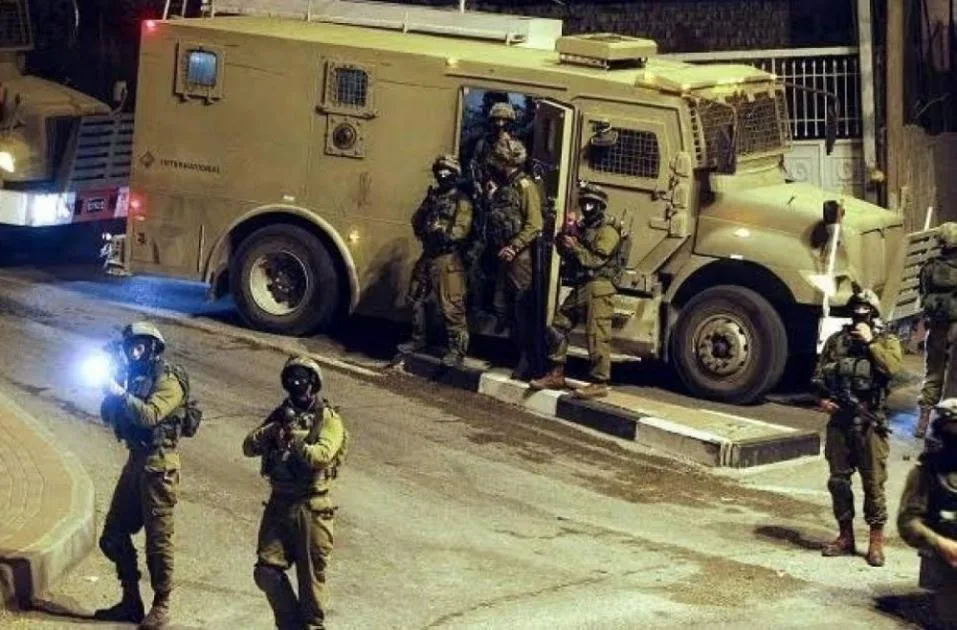 الجيش الإسرائيلي يقتل فلسطينيًا بلا ذراعين في الضفة الغربية الجيش الإسرائيلي يقتل فلسطينيًا بلا ذراعين في الضفة الغربية