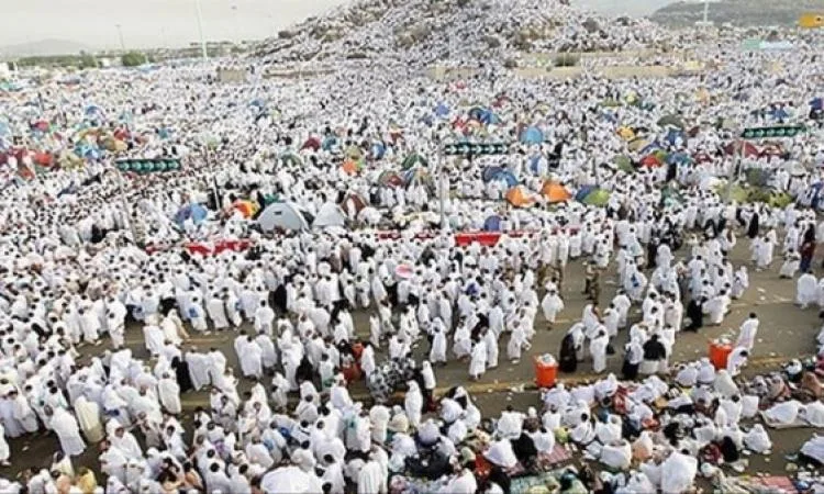 الحجاج يقضون الليالي الأولى من أيام التشريق في “منى” مع تقديم خدمات ممتازة في مخيمات السياحة الحجاج يقضون الليالي الأولى من أيام التشريق في “منى” مع تقديم خدمات ممتازة في مخيمات السياحة