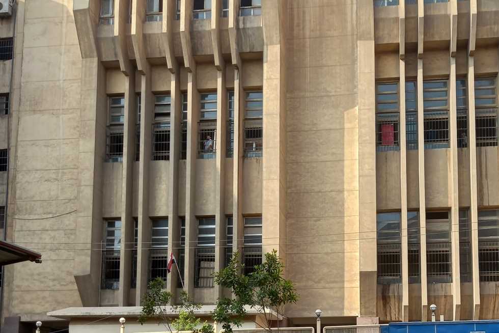 الحكم بالسجن على 5 أفراد بتهمة قتل شخص والاحتفاظ بأسلحة نارية في شبرا الخيمة الحكم بالسجن على 5 أفراد بتهمة قتل شخص والاحتفاظ بأسلحة نارية في شبرا الخيمة