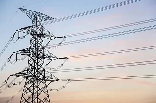 الحكومة تستخدم تقنيات الطاقة المستدامة وبرامج التوعية لمواجهة التحديات الحكومة تستخدم تقنيات الطاقة المستدامة وبرامج التوعية لمواجهة التحديات