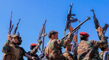 الحوثيون يتوعدون باستهداف السفن الأمريكية إذا تدخلت واشنطن في النزاع بين إسرائيل وإيران.