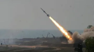 الحوثيون يعلنون عن إطلاق صواريخ تجاه إسرائيل بالتعاون مع إيران