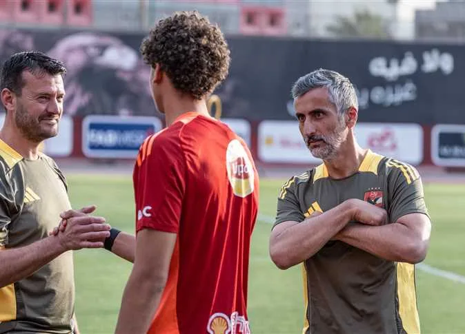 الخطيب يتدخل لحل النزاع.. تفاصيل المواجهة الأولى لريبيرو مع إدارة الأهلي الخطيب يتدخل لحل النزاع.. تفاصيل المواجهة الأولى لريبيرو مع إدارة الأهلي