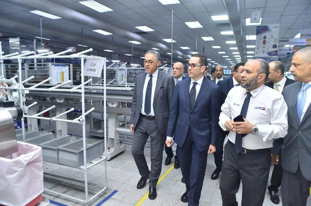 الخطيب يقوم بزيارة بعض الشركات في المنطقة الحرة بمدينة نصر الخطيب يقوم بزيارة بعض الشركات في المنطقة الحرة بمدينة نصر