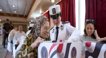 الداخلية تهني وتوزع هدايا على دور رعاية المسنين بمناسبة عيد الأضحى