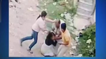 الداخلية توضح تفاصيل فيديو يظهر اعتداء شخصين على طفلة بالضرب في دمياط
