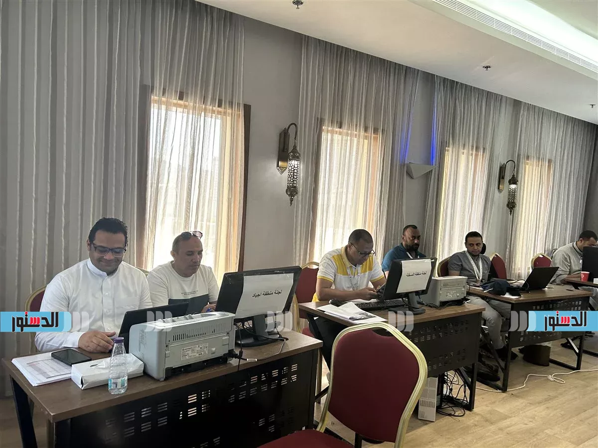 الدستورترافق حجاج السياحة من الحرم إلى العزيزية