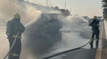 الدفاع المدني في الرياض يسيطر على حريق في سيارة على الطريق الدائري الشرقي
