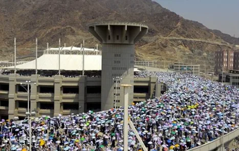 الدفاع المدني يستمر في تقديم خدماته الإنسانية في جسر الجمرات لدعم الحجاج الدفاع المدني يستمر في تقديم خدماته الإنسانية في جسر الجمرات لدعم الحجاج