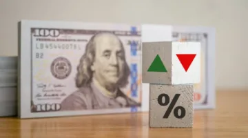 الدولار يبقى مستقراً في ظل تصاعد التوترات بمنطقة الشرق الأوسط وترقب لقرار بنك اليابان