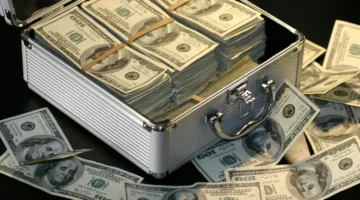 الدولار يحقق أدنى سعر له في 3 بنوك بنهاية معاملات اليوم الأربعاء 4 يونيو 2025