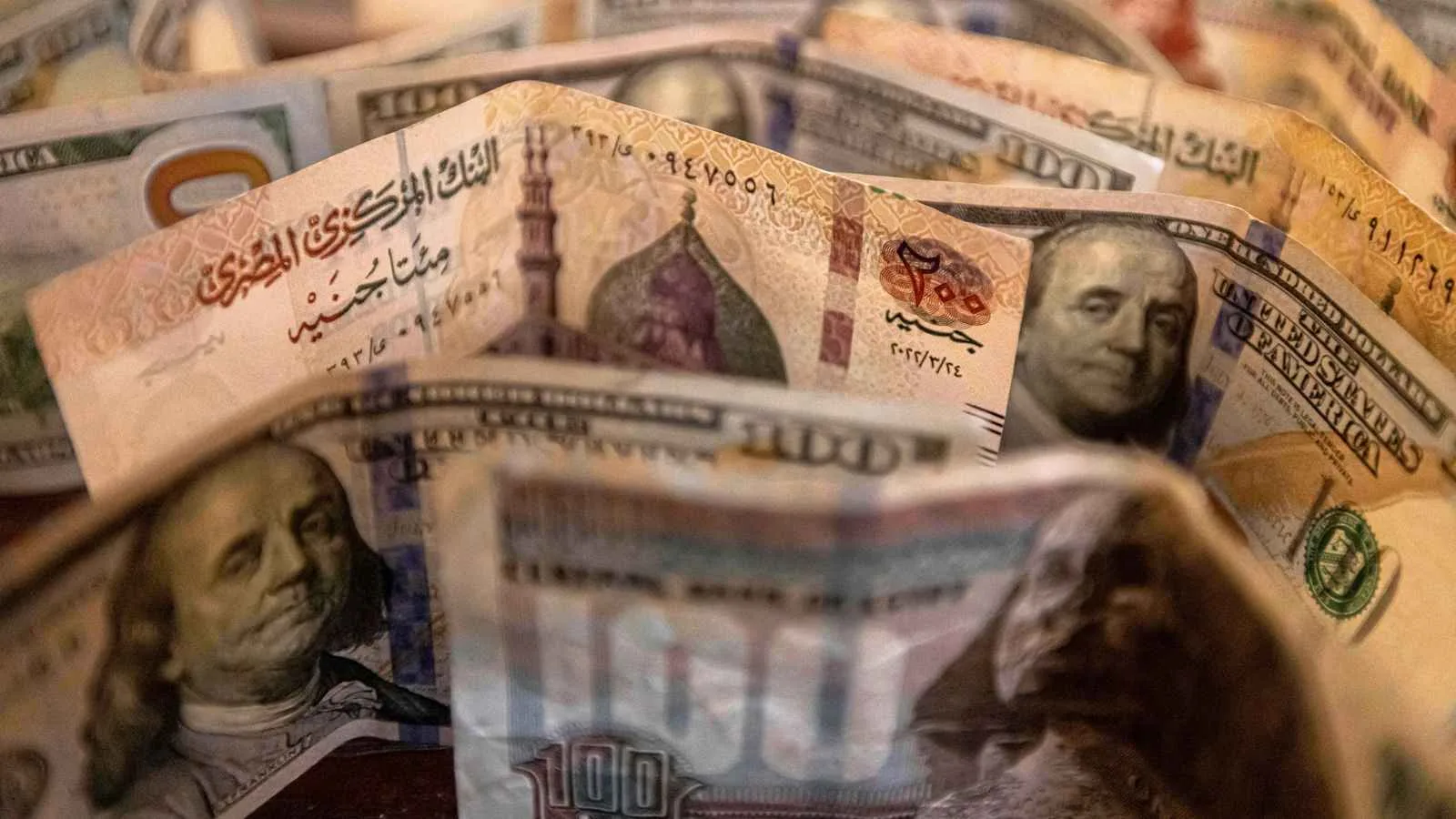 الدولار يرتفع في البنوك المصرية إلى مستوى 51 جنيهًا بسبب تصاعد التوترات