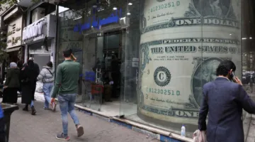 الدولار يستمر في الانخفاض مقابل الجنيه في البنوك المصرية بعد عطلة عيد الأضحى