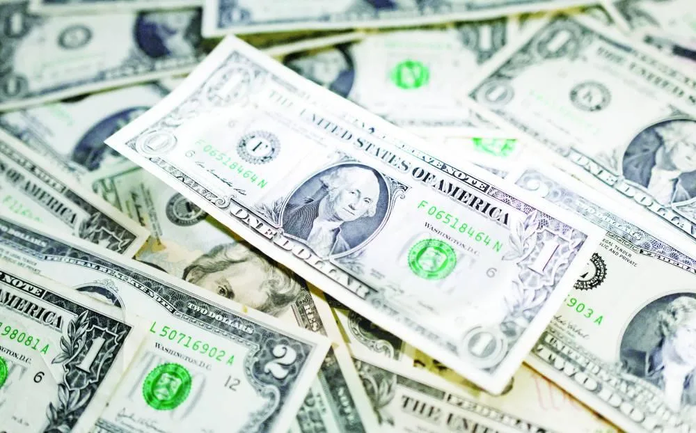 الدولار يقترب من أدنى مستوى له منذ 3 سنوات في ظل توقعات بتخفيض سعر الفائدة