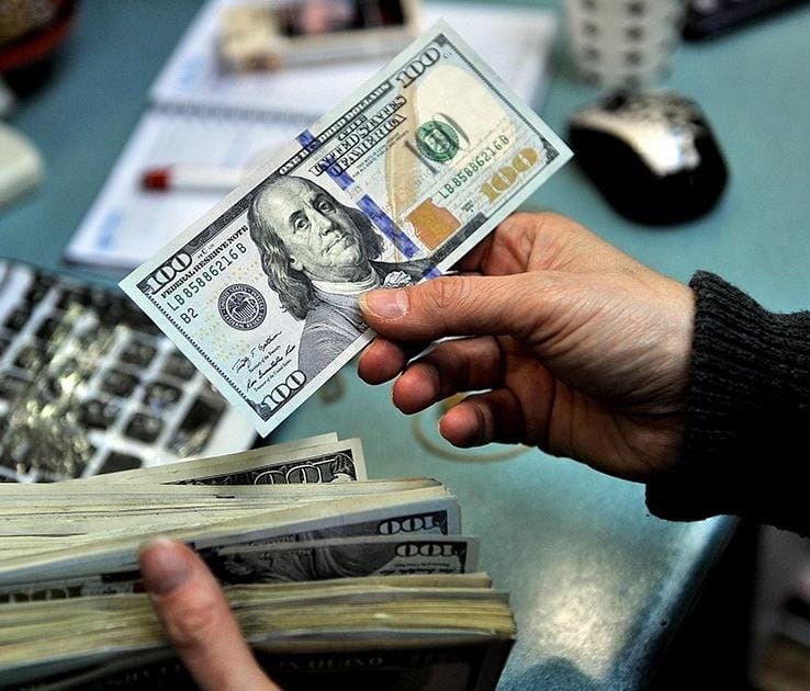 الدولار ينخفض إلى أدنى مستوى له اليوم الأربعاء 18-6-2025، حيث بلغ سعره 50.17 جنيها للبيع في بداية التعاملات. الدولار ينخفض إلى أدنى مستوى له اليوم الأربعاء 18-6-2025، حيث بلغ سعره 50.17 جنيها للبيع في بداية التعاملات.