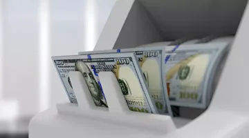 الدولار ينخفض لليوم الثاني أمام الجنيه في خمسة بنوك