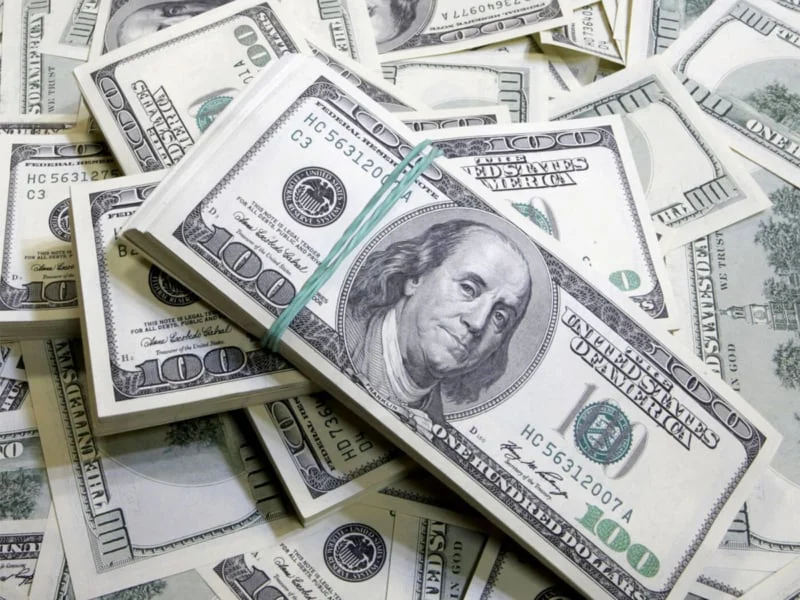 الدولار ينخفض مع انتظار قرار الفيدرالي بشأن معدلات الفائدة الدولار ينخفض مع انتظار قرار الفيدرالي بشأن معدلات الفائدة