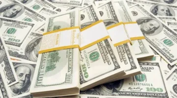 الدولار ينخفض مقابل الجنيه خلال تداولات اليوم ليصل إلى 49.62 جنيه للبيع